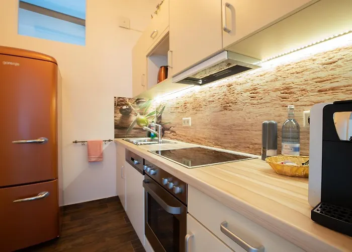 Seehotel Lindenhof 호텔 뤼헨