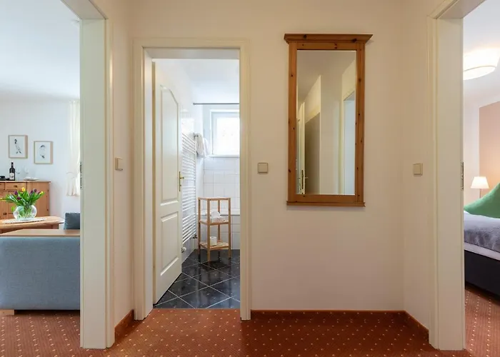 Seehotel Lindenhof 호텔 뤼헨