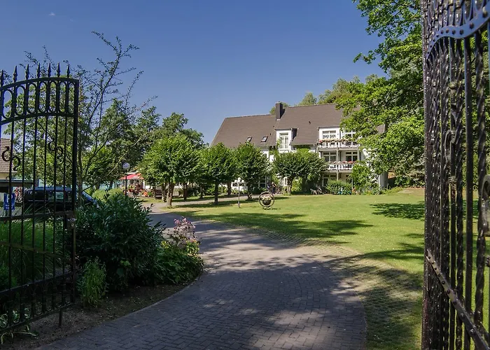 Seehotel Lindenhof 호텔 뤼헨