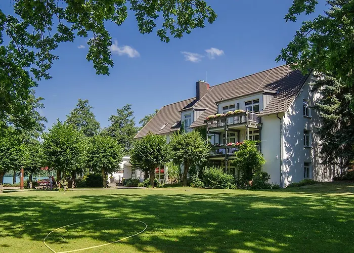 Seehotel Lindenhof 호텔 뤼헨